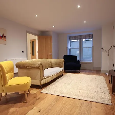 Stylish 2 Bed In The Heart Of Clifton Bristol