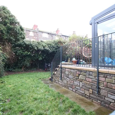 Stylish 2 Bed In The Heart Of Clifton Lägenhet